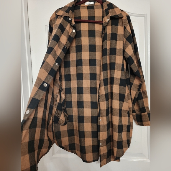Plaid Button-Up Womens Shacket - Picture 1 of 4